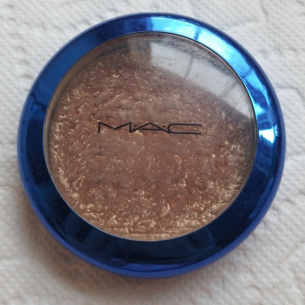 MAC limited edition 'oh darling' highlighter